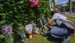 Eks PM Italia Silvio Berlusconi Meninggal, Karangan Bunga Hiasi Rumah Duka