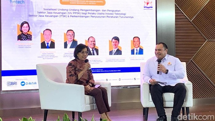 Menteri Keuangan Sri Mulyani Indrawati hadir dalam rapat kerja bersama Komisi XI DPR RI. Rapat itu membahas pagu indikatif Kementerian Keuangan dalam RAPBN 2022