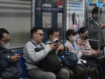 Viral Kabar Pakai Masker Wajib Lagi saat Kasus COVID Naik, Ini Klarifikasi Kemenkes