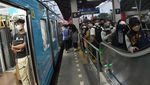 Suasana Stasiun KRL Saat Penumpang Sudah Bebas Masker