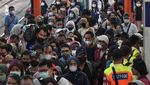 Suasana Stasiun KRL Saat Penumpang Sudah Bebas Masker