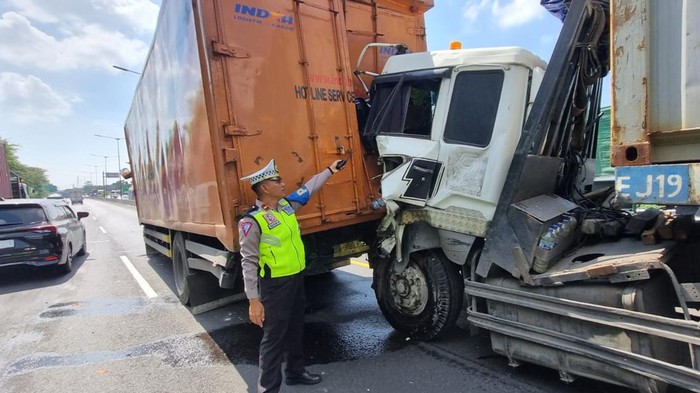 Tabrakan beruntun 7 kendaraan di Tol Satelit-Banyuurip