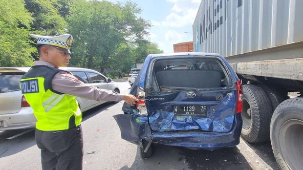 Tabrakan beruntun 7 kendaraan di Tol Satelit-Banyuurip