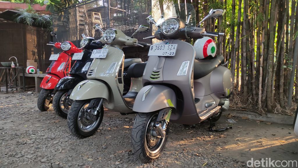 Test ride Vespa GTS 150 baru.