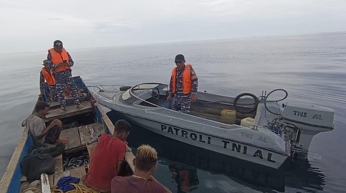 TNI AL Tangkap 3 Pelaku Illegal Fishing di Perairan Biduk-biduk Berau.