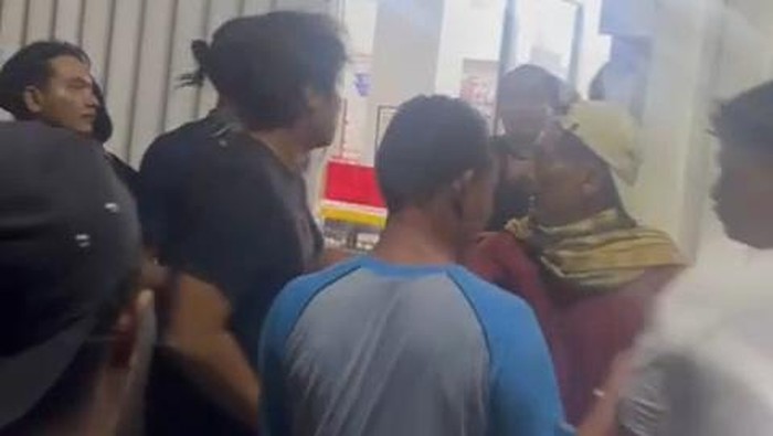 Warga hendak memassa maling di Kediri