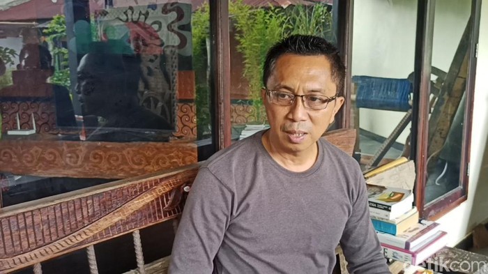 Warga Toraja Utara, Stave Raru yang dipolisikan bupati.