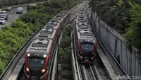 Perbedaan kedua moda ini terletak pada pengertian dan rute yang dilewatinya. Dilansir situs Indonesia baik, LRT Jabodebek adalah moda transportasi yang beroperasi melayani masyarakat dengan rute layanan di sekitar Jakarta dan kawasan penyangga Jakarta, seperti Bekasi, Depok dan Bogor. Pradita Utama/detikcom