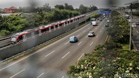 Berikut daftar stasiun LRT Jabodebek ; Stasiun Dukuh Atas, Stasiun Setiabudi, Stasiun Rasuna Said, Stasiun Kuningan, Stasiun Pancoran, Stasiun CIkoko, Stasiun Ciliwung, Stasiun Cawang (Interchange Station), Stasiun TMII, Stasiun Kampung Rambutan, Stasiun Ciracas, Stasiun Harjamukti, Stasiun Halim, Stasiun Jatibening Baru, Stasiun Cikunir I, Stasiun Cikunir II, Stasiun Bekasi Barat dan Stasiun Jatimulya.  