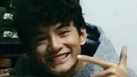 Kalau ini potret Zayyan sebelum debut menjadi idol Kpop. Tampak sudah tampan, Zayyan berpose dengan kue ulang tahun. Foto: Instagram zayyanxodiac