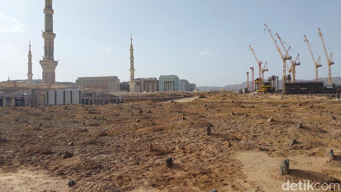 Ziarah ke Baqi, Makam Tanpa Nisan Para Sahabat Nabi Kompleks pemakaman Baqi' Al Gharqad merupakan makam tertua, terbesar dan terlama di Madinah. Para sahabat nabi dimakamkan di lokasi ini.