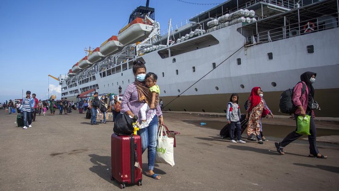 Aturan naik kapal terbaru tercantum dalam SE Kemenhub Nomor 15 Tahun 2023. Apa saja aturan yang berlaku? Simak isi lengkap beserta link unduh SE tersebut!