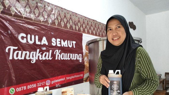 Adhe Safitri dan produk UMKM Tangkal Kawung asal Kota Serang
