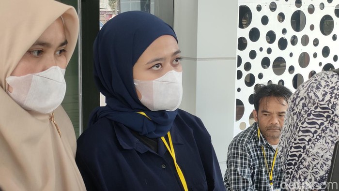 Anak Ela, Anjani melaporkan kehilangan ibunya ke Polres Garut