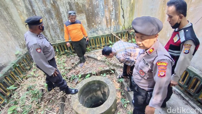 Proses pencarian bau busuk misterius di Dusun Polodadi, Kalurahan Kulur, Kapanewon Temon, Kabupaten Kulon Progo, Rabu (14/6/2023).