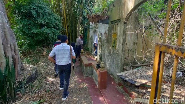 Proses pencarian bau busuk misterius di Dusun Polodadi, Kalurahan Kulur, Kapanewon Temon, Kabupaten Kulon Progo, Rabu (14/6/2023).