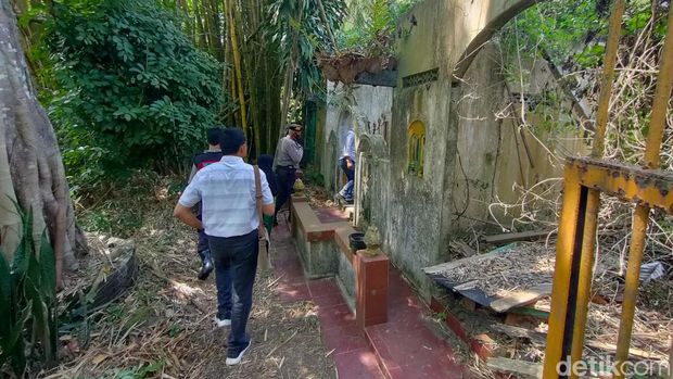 Proses pencarian bau busuk misterius di Dusun Polodadi, Kalurahan Kulur, Kapanewon Temon, Kabupaten Kulon Progo, Rabu (14/6/2023).