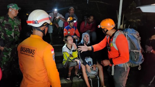 Bule AS tersesat saat mendaki Gunung Agung. Ia berhasil diselamatkan Tim SAR Gabungan bersama Basarnas Karangasem.