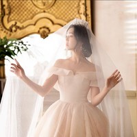 Choi Han Bit pun terlihat menawan mengenakan baju pengantin. Terima kasih, aku mencintaimu, tulisnya yang ditujukan pada calon mempelai pria.Foto: Instagram