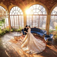 Aku benar-benar penasaran, apakah ini legal? Ada banyak komentar negatif tapi apa yang salah dengan menemukan seseorang yang bisa mencintaimu sampai ke luka-lukamu dan menikah. Transgender atau bukan Dia bisa mengganti jenis kelaminnya secara legal dan menikah, tulis netizen di forum Wikitree.Foto: Instagram