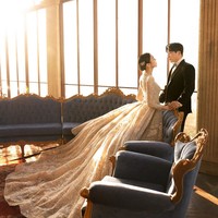 Karenanya, dalam sejumlah foto prewedding yang diunggah di Instagram Choi Han Bit sosok calon suami artis transgender Korea itu tidak ditampakkan wajahnya. Meski begitu keduanya tampak mesra dan berbahagia. Foto: Instagram