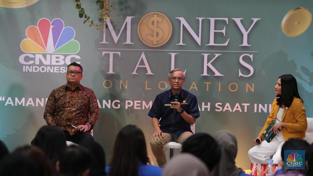 Direktur SUN DJPPR Kementerian Keuangan Deni Ridwan saat menghadiri acara CNBC Indonesia 'Money Talks On Location' di Jakarta, Rabu (14/6/2023). Acara 'Money Talks On Location' kali ini membahas topik tentang 