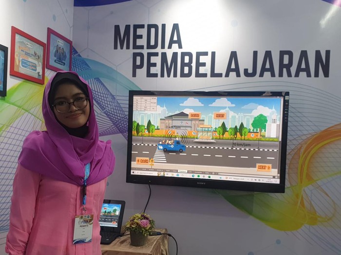 Doppler Effect Simulator milik mahasiswa UIN Jakarta menawarkan media pembelajaran menarik bagi para guru. Bukan aplikasi atau menggunakan internet, media pembelajaran interaktif ini hanya cukup menggunakan Excel. Doppler Effect Simulator milik mahasiswa UIN Jakarta menawarkan media pembelajaran menarik bagi para guru. Bukan aplikasi atau menggunakan internet, media pembelajaran interaktif ini hanya cukup menggunakan Excel.