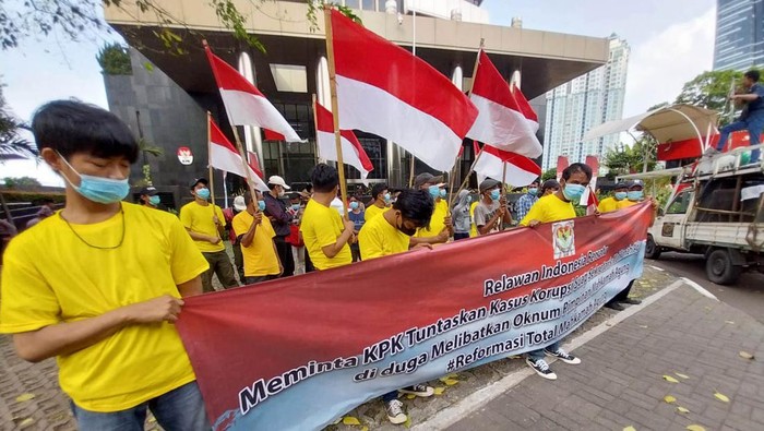 Dorong KPK Bongkar Mafia di Mahkamah Agung Mahkamah Agung tak benar-benar bersih dari mafia. Buktinya masih ada tindakan Korupsi yang menjalar hampir disetiap Instansi Pemerintah.