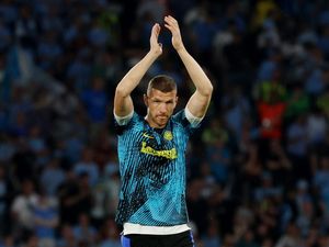 Fenerbahce Jadi Pelabuhan Edin Dzeko