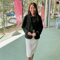 Sempat tidak percaya diri bertahun-tahun, Evita akhirnya belajar menerima tanda lahirnya dan mencintai diri sendiri. Di usia 20 tahun, dia mulai aktif mengikuti berbagai kompetisi, mulai dari lomba menyanyi hingga ikut kontes kecantikan. Pada 2018 dia memberanikan diri ikut audisi Miss Malaysia. Foto: Instagram/@evita_delmundo