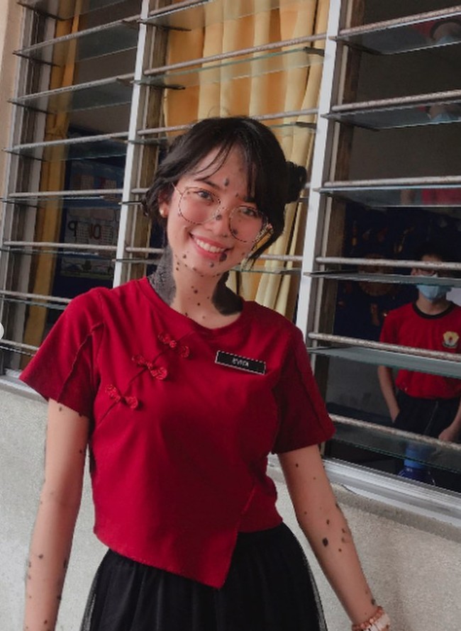 Kini di usia 26 tahun, Evita memilih profesi sebagai guru. Dia juga seorang selebgram dengan 103 ribuan followers. Foto: Instagram/@evita_delmundo