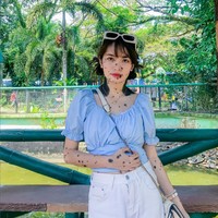 Kondisinya ini membuat dia acap kali jadi sasaran bully dari teman-temannya. Wanita berdarah campuran Malaysia dan Filipina ini dijuluki monster atau Chips More, merek cookies dengan chocochip. Foto: Instagram/@evita_delmundo