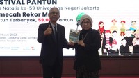 Prof. Endry Boeriswati selaku Ketua Panitia Festival Pantun UNJ berharap agar pantun mendunia, mengembangkan potensi Indonesia melalui program pendidikan hingga memfasilitasi dan mendukung pengembangan ekosistem dan digitalisasi Pendidikan Indonesia. 