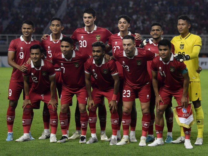 Pemain Timnas Indonesia dalam pertandingan persahabatan FIFA Matchday melawan Timnas Palestina di Stadion Gelora Bung Tomo, Surabaya, Jawa Timur, Kamis (14/6/2023). ANTARA FOTO/Zabur Karuru/hp.