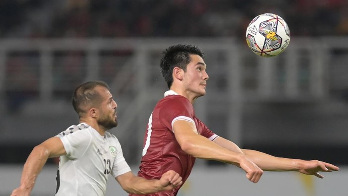 Pemain Timnas Indonesia dalam pertandingan persahabatan FIFA Matchday melawan Timnas Palestina di Stadion Gelora Bung Tomo, Surabaya, Jawa Timur, Kamis (14/6/2023). ANTARA FOTO/Zabur Karuru/hp.