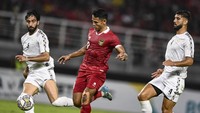 Babak kedua dimulai, kedua negara tampil menekan satu sama lain.