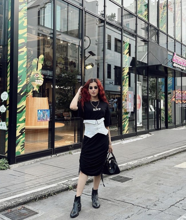Tasya Farasya juga termasuk influencer yang liburan ke Jepang. Salah satu gayanya mengenakan sabuk obi (ikat pinggang besar) khas Jepang. Foto: Instagram @tasyafarasya