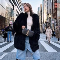 Lihat gaya street style Bunga Citra Lestari (BCL) yang stylish dengan rok jeans dan ankle boots. Foto: Instagram @bclsinclair 