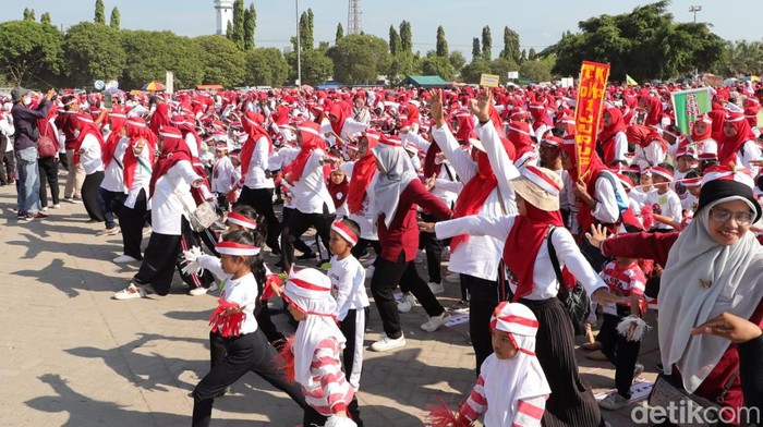 gerak dan lagu oleh anak usia dini terbanyak di Ponorogo raih rekor MURI