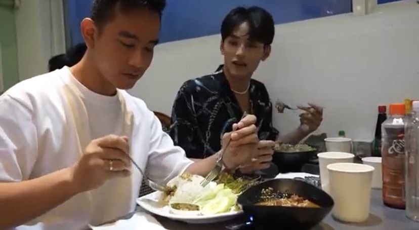 Gibran Rakabuming bertemu Zayyan XODIAC di restoran bakso yang ada di Korea