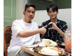 Momen Gibran Makan Bareng Zayyan XODIAC di Resto Bakso Korea