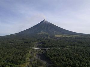 Gunung Berapi di Filipina Masih Semburkan Uap Panas