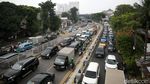 Harap Bersabar, Cuaca Panas dan Macet Sapa Jalan Basuki Rachmat