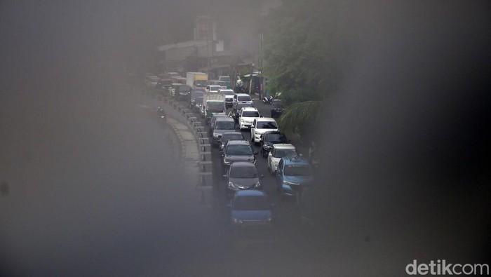 Harap Bersabar, Cuaca Panas dan Macet Sapa Jalan Basuki Rachmat Kemacetan parah terjadi di Jalan Basuki Rachmat, Jakarta, siang ini. Begini pantauan kemacetan pada pukul 12.00 WIB.