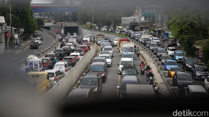 Kemacetan parah terjadi di Jalan Basuki Rachmat, Jakarta, siang ini. Begini pantauan kemacetan pada pukul 12.00 WIB.