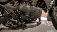 XL750 TRANSALP menggunakan mesin SOHC 755 cc empat katup dengan muntahan tenaga 67,5 Kw dan torsi 75 Nm. Pembekalan tersebut disandingkan dengan teknologi assist and slipper clutch dan throttle by wire. Foto: Septian Farhan Nurhuda/detik.com