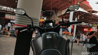 Pabrikan membekali motor tersebut dengan sejumlah fitur kekinian, seperti layar TFT yang memuat banyak informasi kendaraan, Ignition Security System, penghalang angin, pencahayaan full LED, Honda Selectable Torque Control (HSTC) dan masih banyak lagi. Foto: Septian Farhan Nurhuda/detik.com