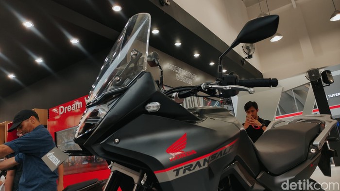 Honda XL750 TRANSALP.