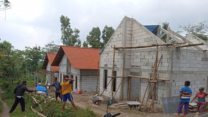 Huntara Warga Blitar Terdampak Tanah Gerak