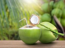 Amankah Minum Air Kelapa Tiap Hari? Simak Berikut Penjelasannya